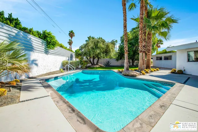 $975,000 | 444 East Glen Circle North, Palm Springs, CA 92262