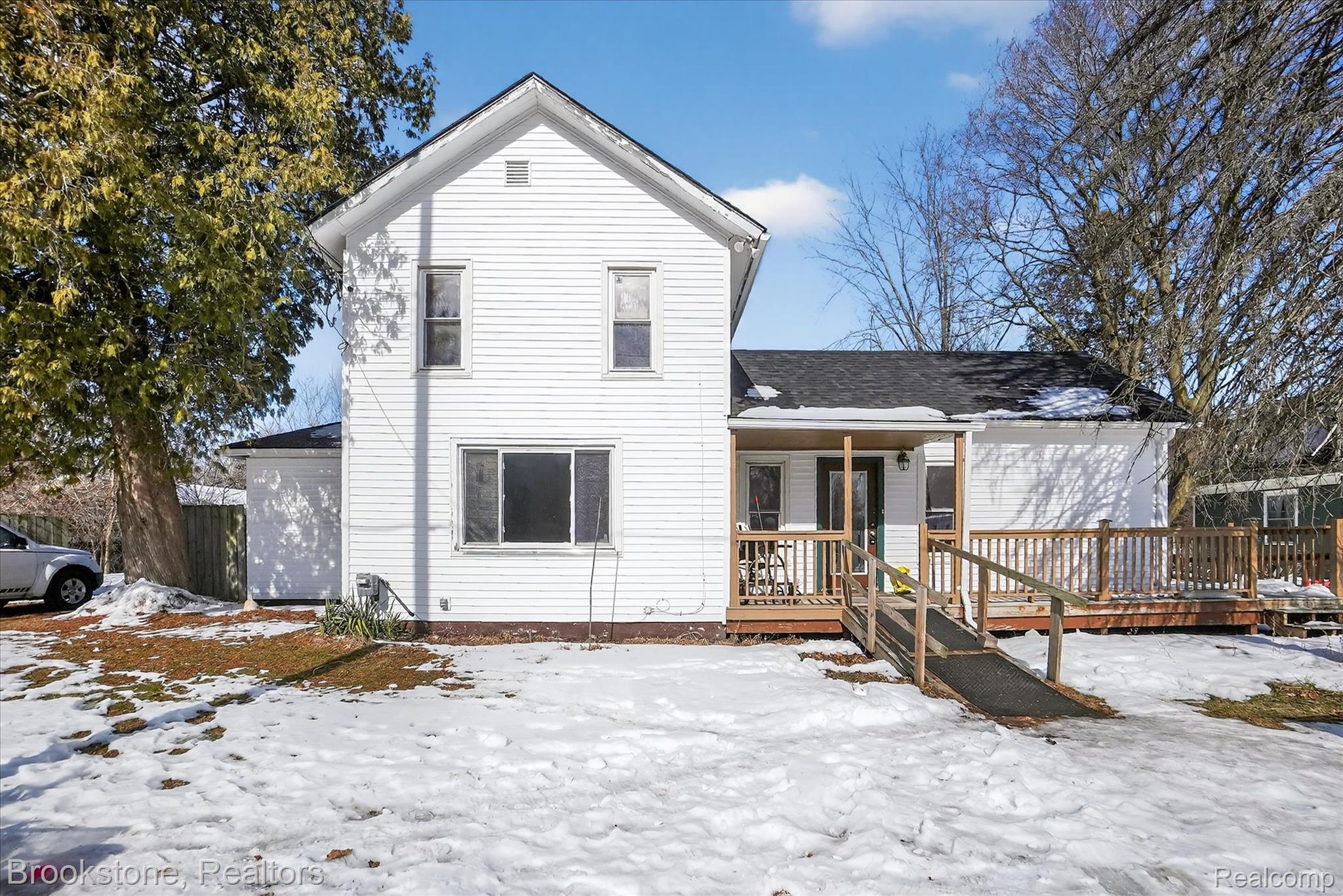 6756 West Beard Road Perry, MI 48872 - Photo 2 of 32 View of front of property with a shingled roof