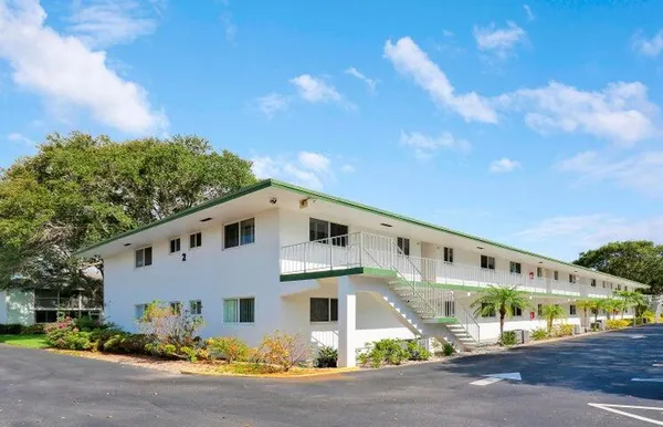 $2,100 | 2 Westwood Avenue, Unit 207G, Tequesta, FL 33469