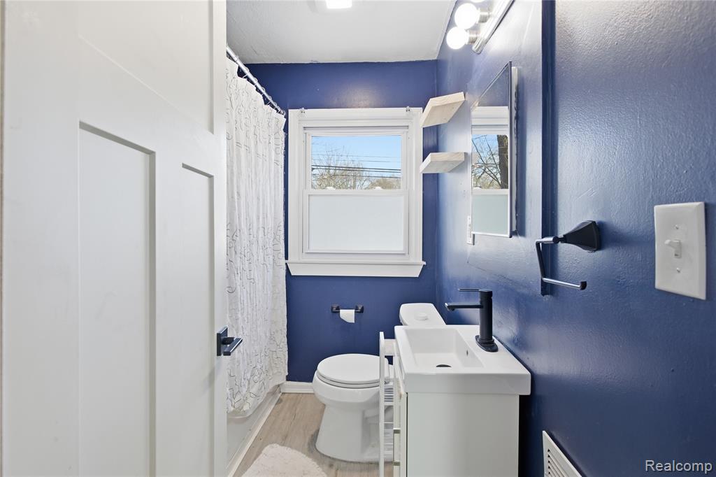 28642 West Seven Mile Road Livonia, MI 48152 - Photo 19 of 44 Gallery Image 19