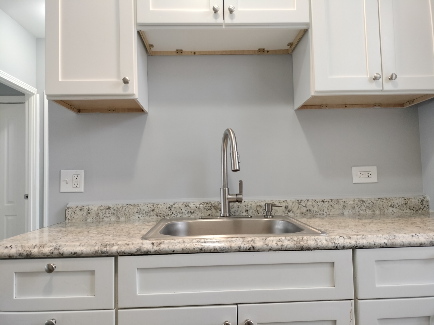 6601 South Green Street, Unit 8171 Chicago, IL 60621 - Photo 10 of 28 a sink with a granite countertop