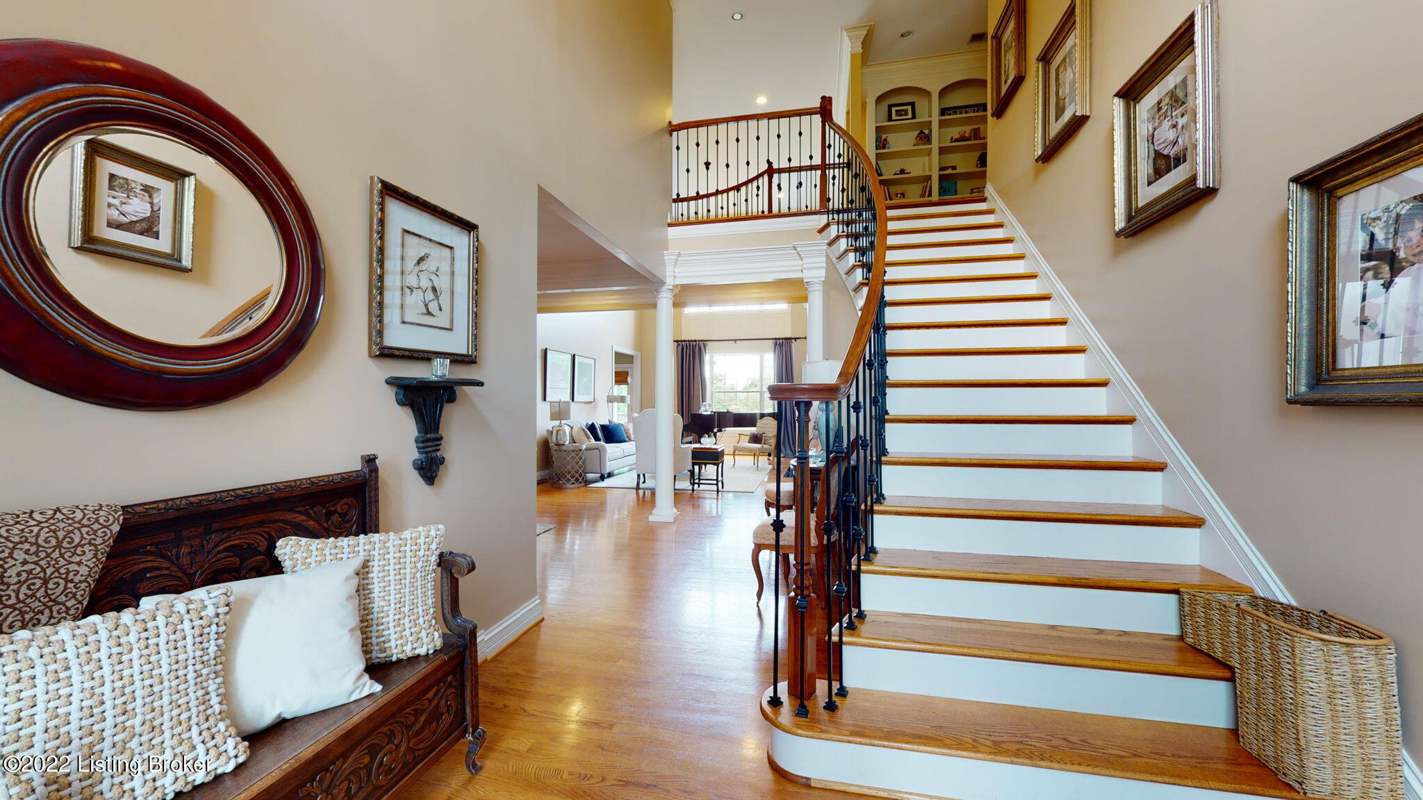 13203 Ridgemoor Drive Prospect, KY 40059 - Photo 7 of 76 Foyer view
