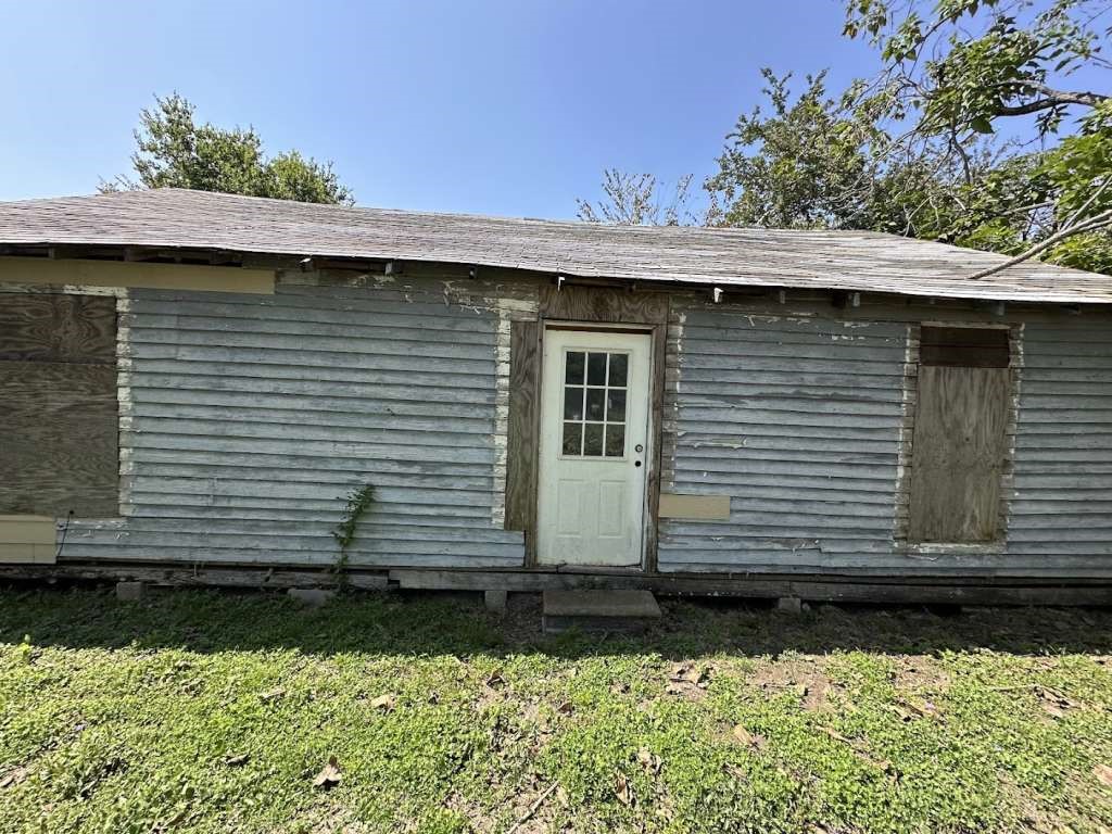 302 West Jackson Kosse, TX 76653 - Photo 11 of 13 a view of a house with a yard