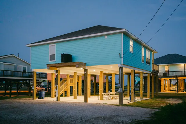 $3,500 | 305 Jettyview Road, Unit A, Surfside Beach, TX 77541