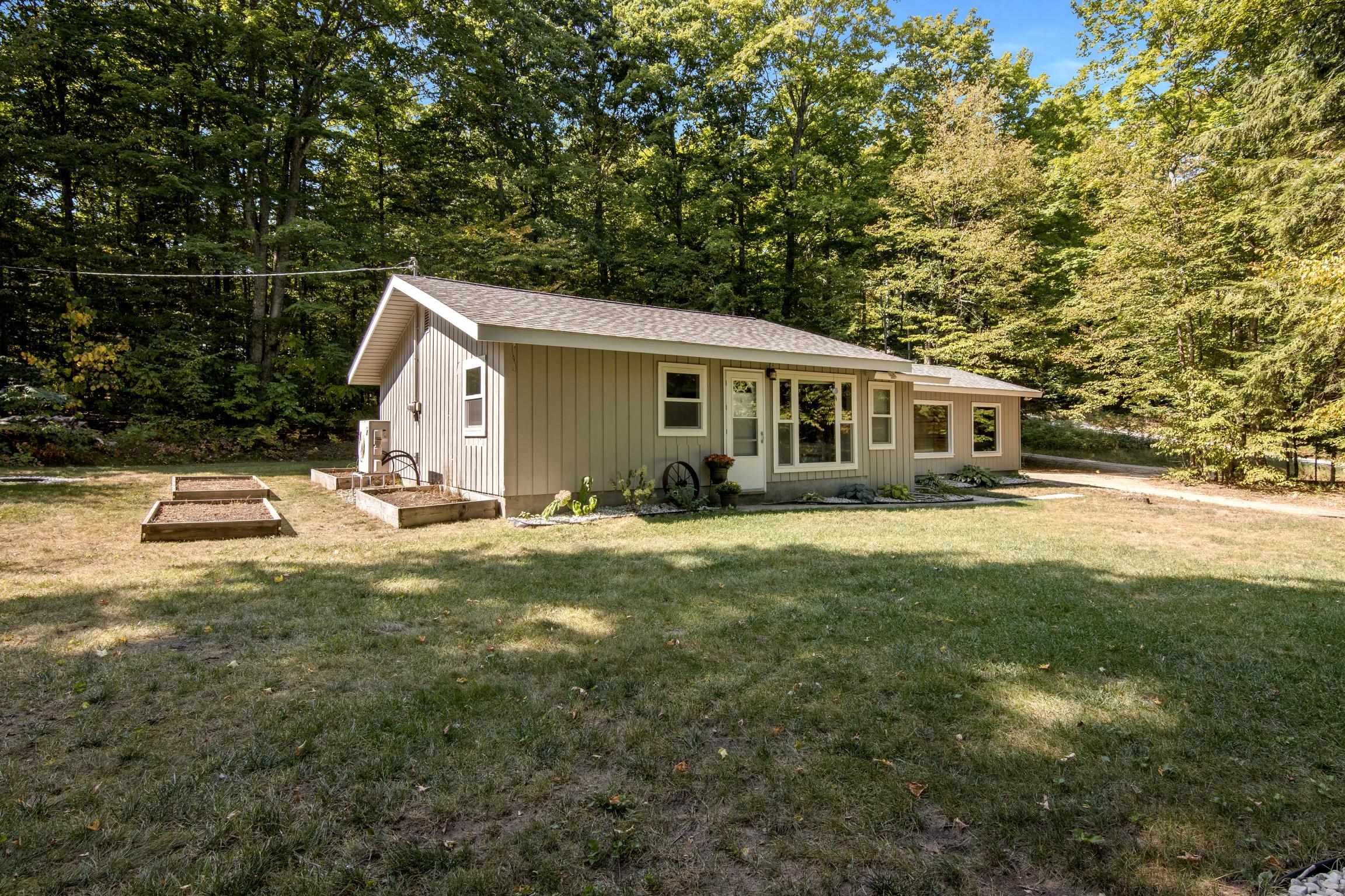 6734 South Maple City Road Maple City, MI 49664 - Photo 2 of 21