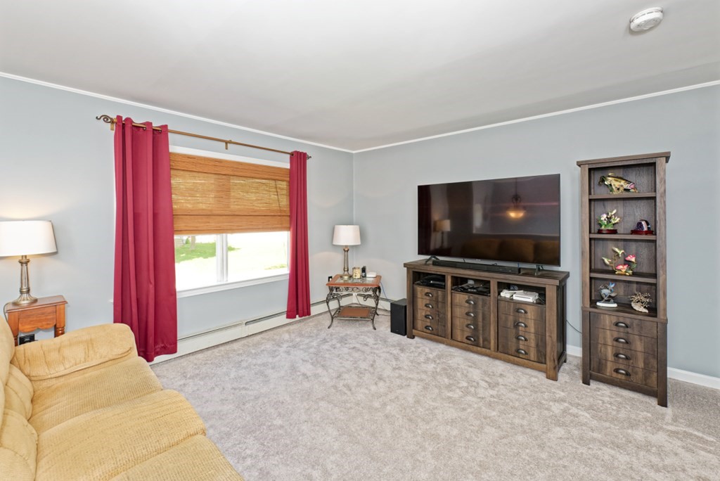 5 Hall Road Webster, MA 01570 - Photo 3 of 31 Gallery Image 3