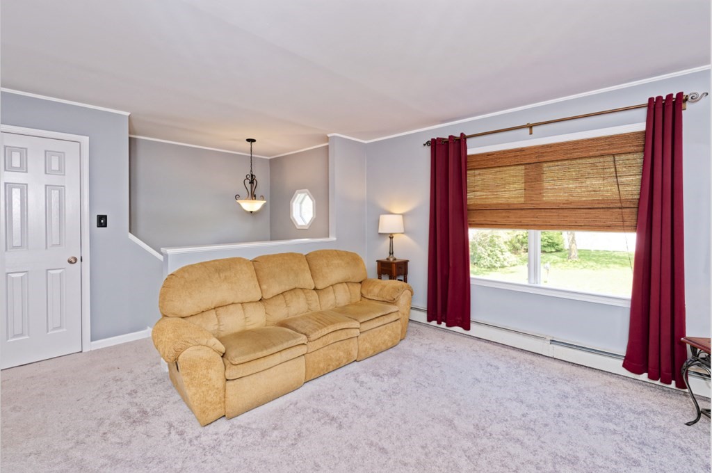 5 Hall Road Webster, MA 01570 - Photo 4 of 31 Gallery Image 4