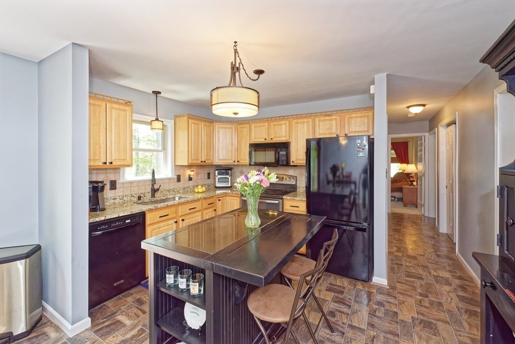 5 Hall Road Webster, MA 01570 - Photo 8 of 31 Gallery Image 8