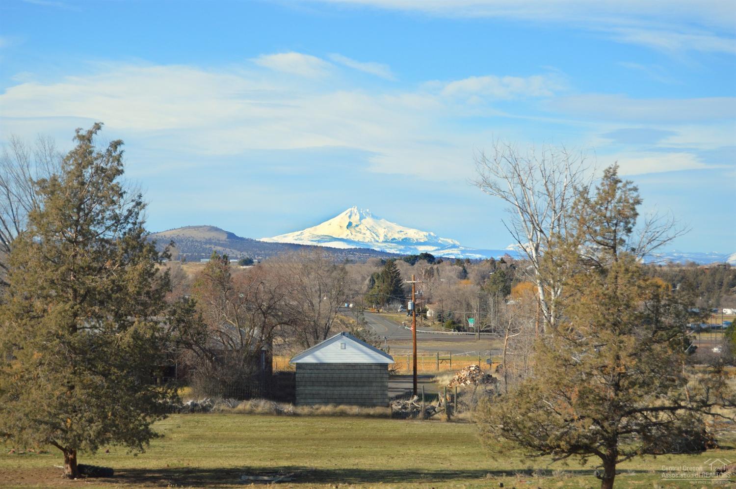 2074 Southwest Locust Way Madras, OR 97741 - Photo 25 of 25 View of Cascade Mountains