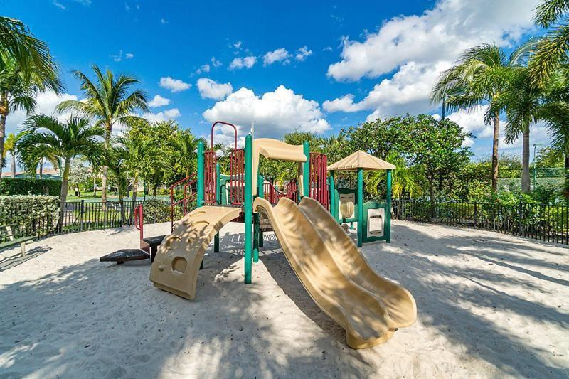 3007 Laurel Ridge Circle, Unit 3007 Riviera Beach, FL 33404 - Photo 19 of 23 Photo 19