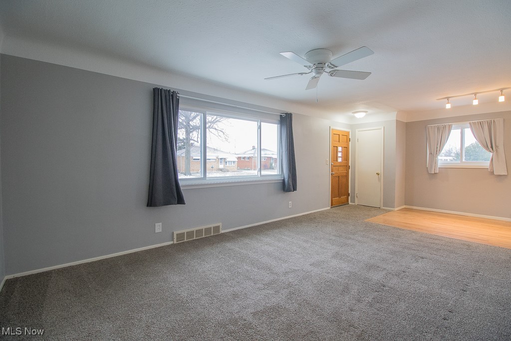 782 Pendley Road Willowick, OH 44095 - Photo 2 of 24 Living Room