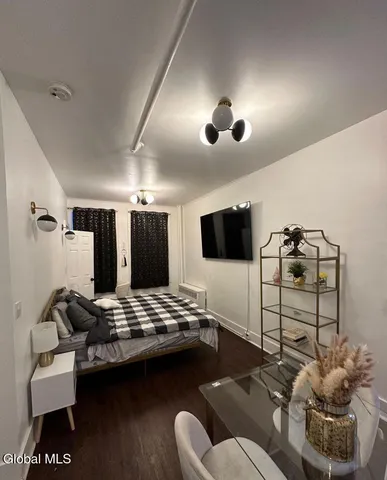 $950 | 51 Elm Street, Unit 2, Albany, NY 12202