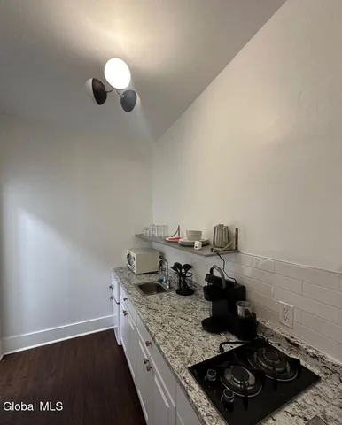 $950 | 51 Elm Street, Unit 2, Albany, NY 12202