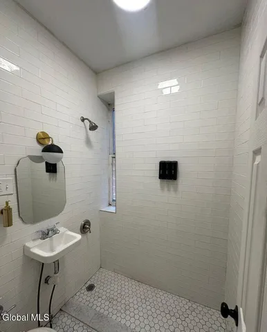 $950 | 51 Elm Street, Unit 2, Albany, NY 12202