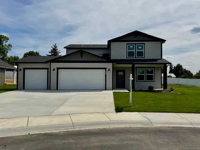 $563,500 | 704 East 4th Street, Deer Park, WA 99006