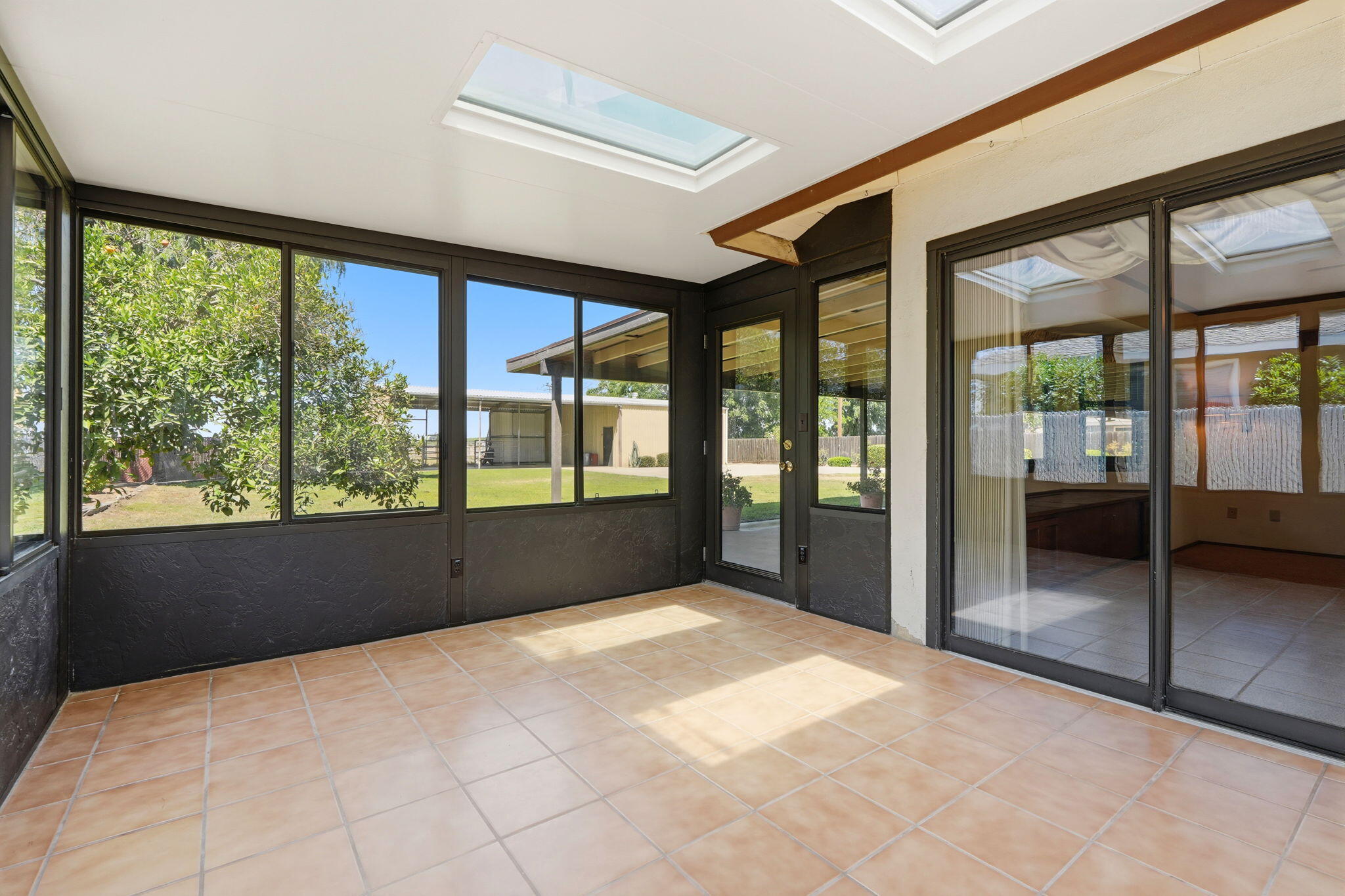 31121 Tower Road Visalia, CA 93292 - Photo 26 of 39 Sun Room
