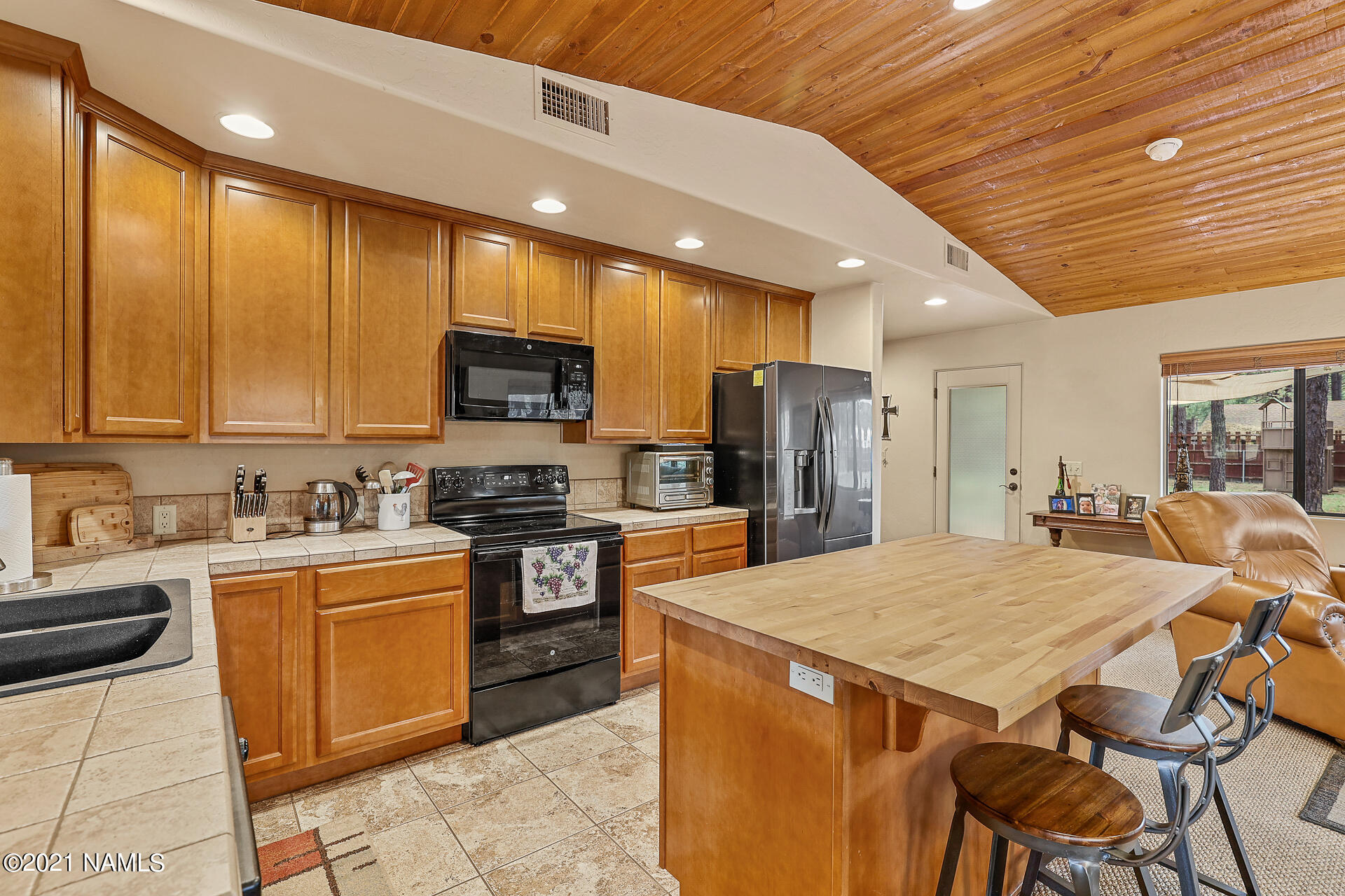 1678 North Spring Valley Road Parks, AZ 86018 - Photo 3 of 20 Kitchen