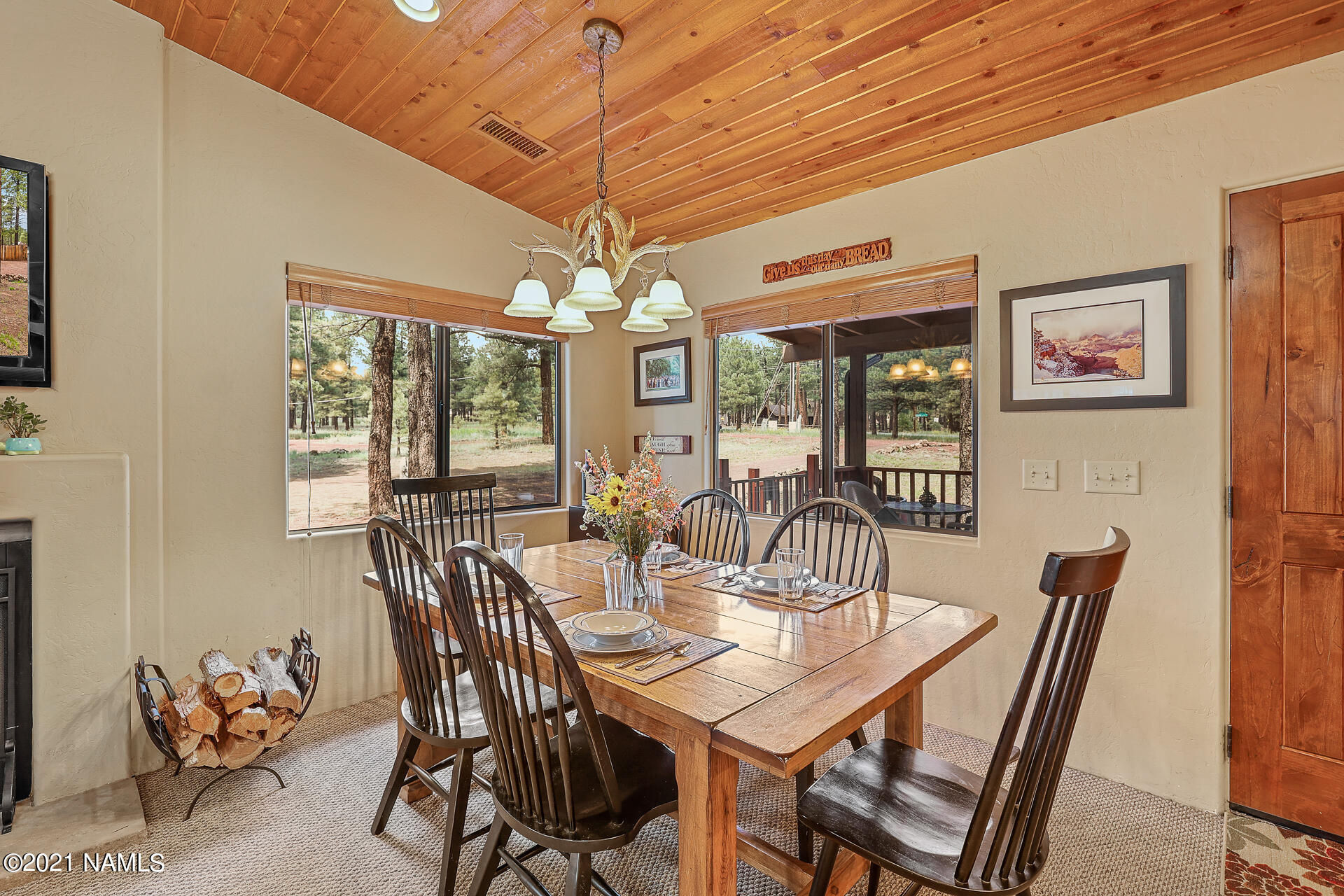 1678 North Spring Valley Road Parks, AZ 86018 - Photo 7 of 20 Dining Area