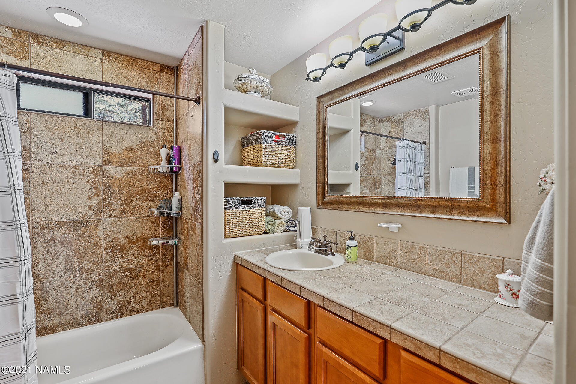 1678 North Spring Valley Road Parks, AZ 86018 - Photo 10 of 20 Bathroom