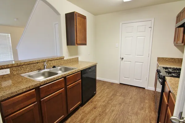 $1,795 | 8914 Santo Domingo, Houston, TX 77017