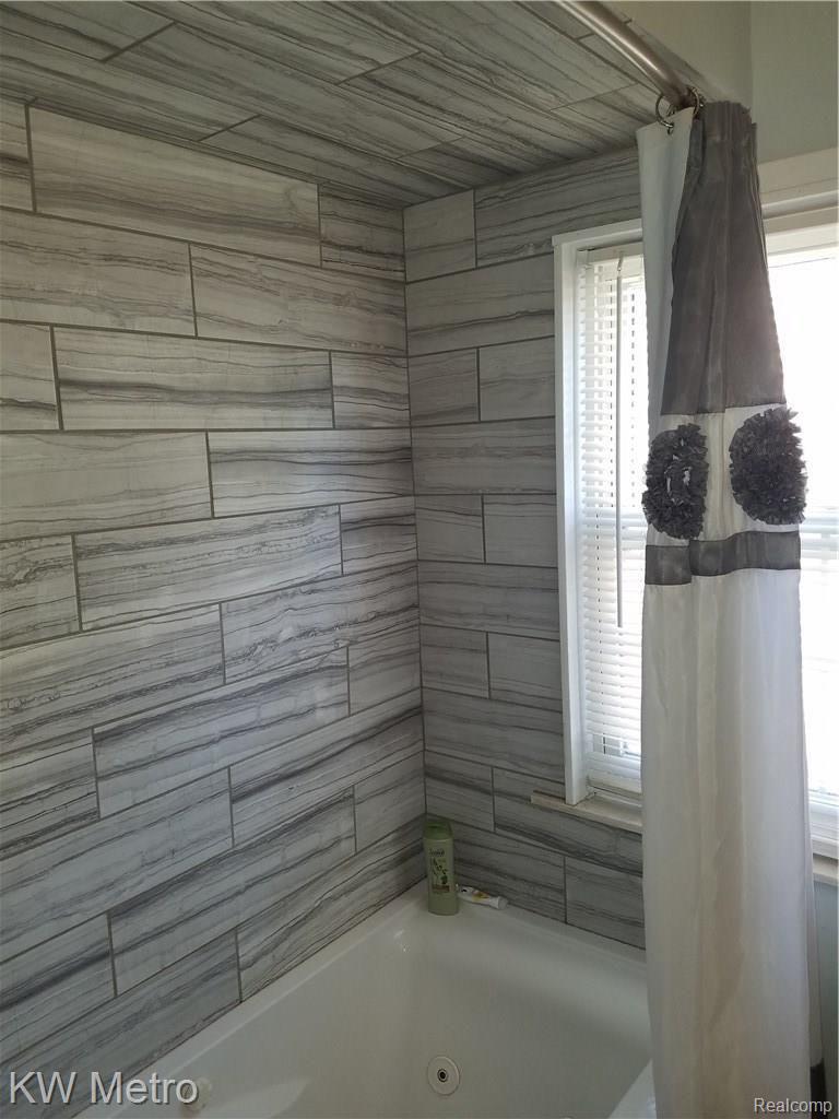 16124 Sunderland Road Detroit, MI 48219 - Photo 10 of 79 20161105_114442.jpg