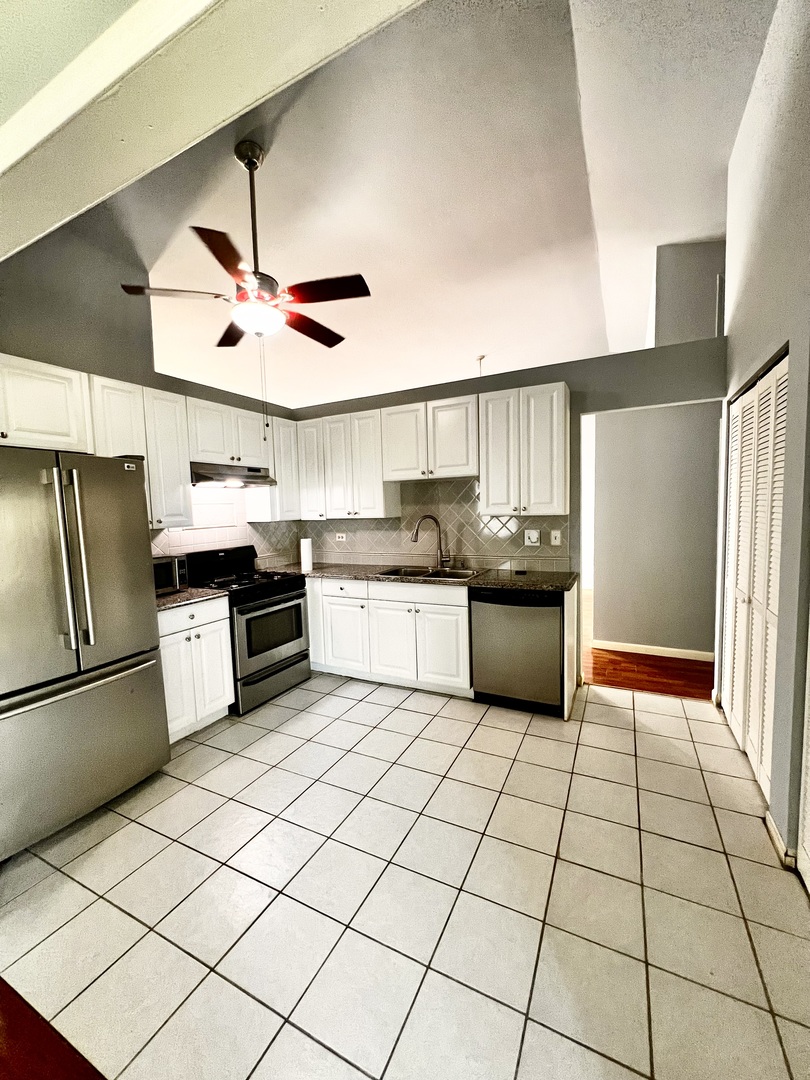 43 Sandhurst Road Mundelein, IL 60060 - Photo 8 of 12 Gallery Image 8