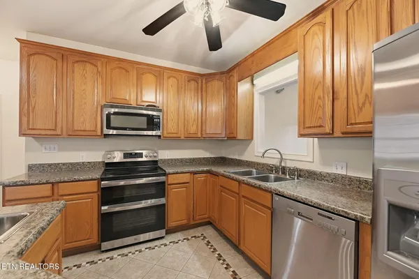 $699,900 | 321 West Bullrun Valley Drive, Heiskell, TN 37754