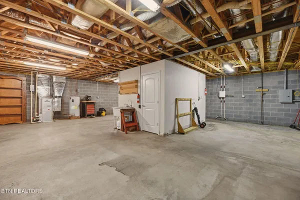 $699,900 | 321 West Bullrun Valley Drive, Heiskell, TN 37754