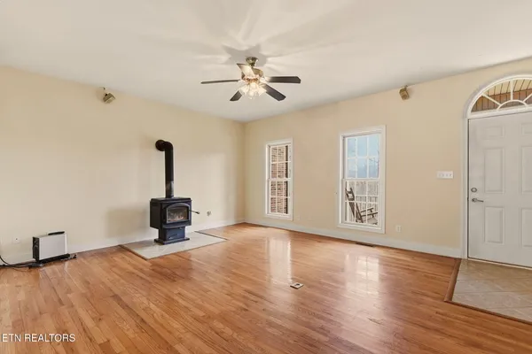 $699,900 | 321 West Bullrun Valley Drive, Heiskell, TN 37754