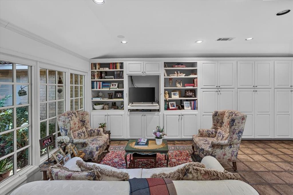 4204 Ledgeview Road Fort Worth, TX 76109 - Photo 15 of 37 Gallery Image 15