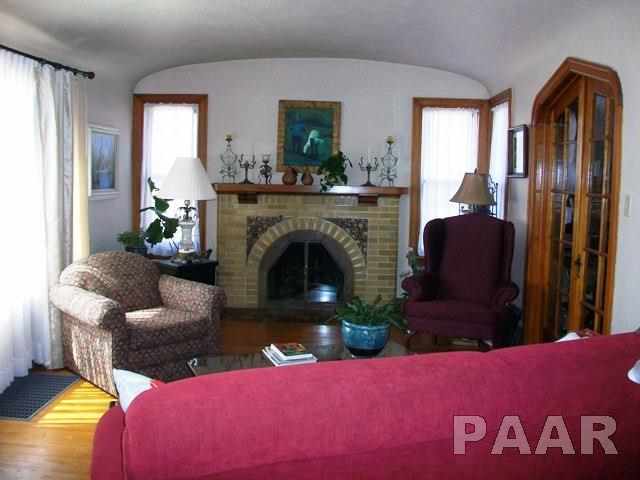 389 West Chestnut Street Canton, IL 61520 - Photo 5 of 36 Gallery Image 5