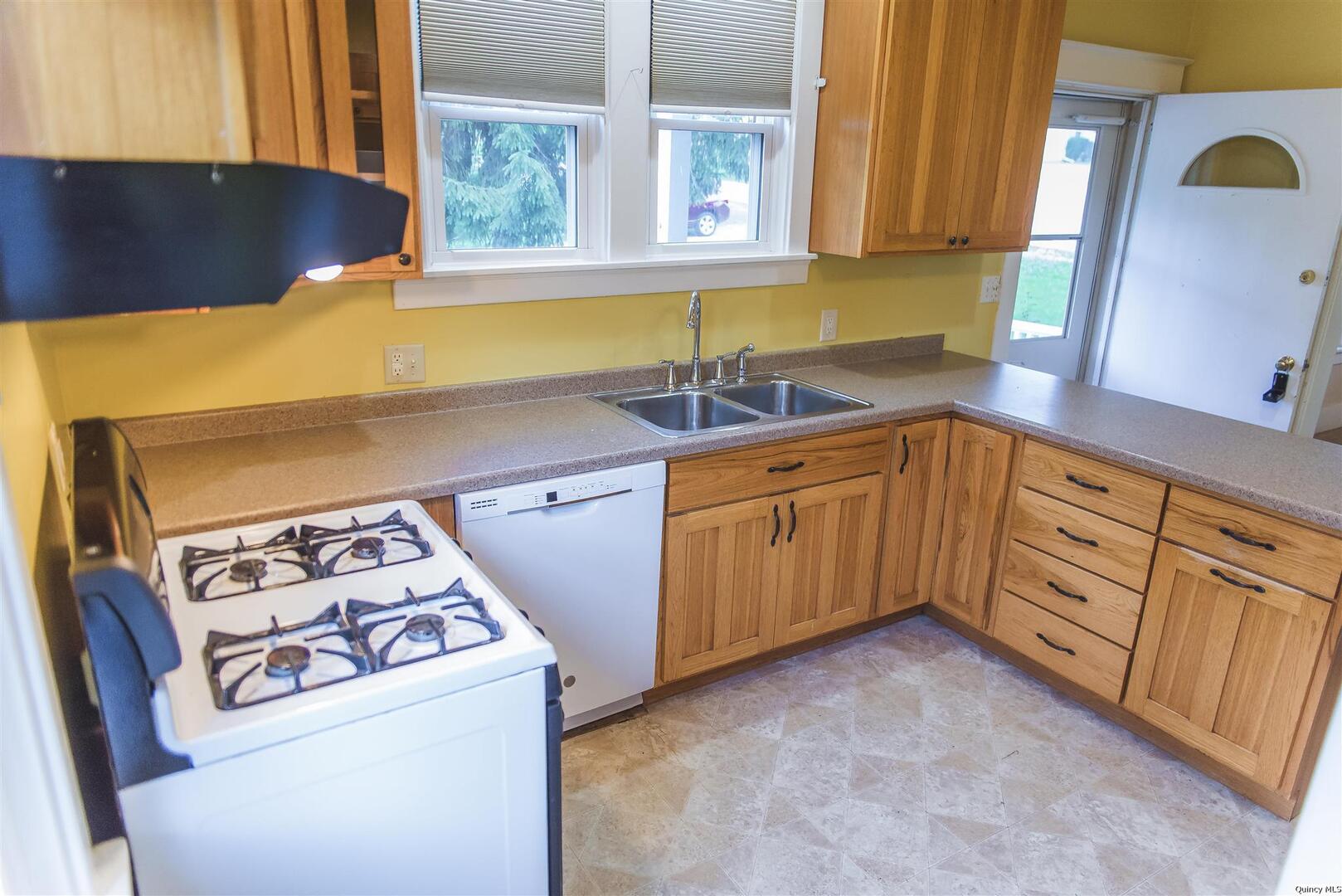 3321 State Street Quincy, IL 62301 - Photo 8 of 30 Gallery Image 8