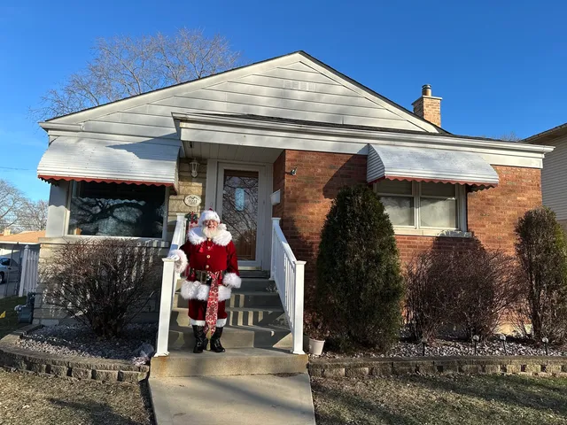 $347,500 | 9221 South Avers Avenue, Evergreen Park, IL 60805