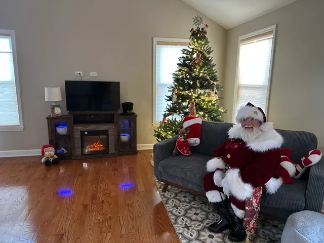 $347,500 | 9221 South Avers Avenue, Evergreen Park, IL 60805