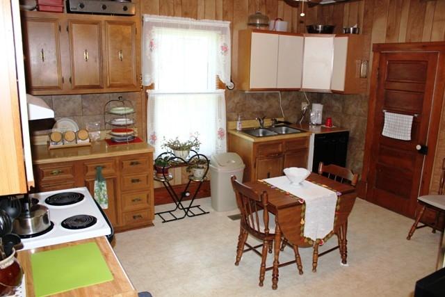 829 Monty Road Boones Mill, VA 24065 - Photo 11 of 25 Kitchen (pic2)