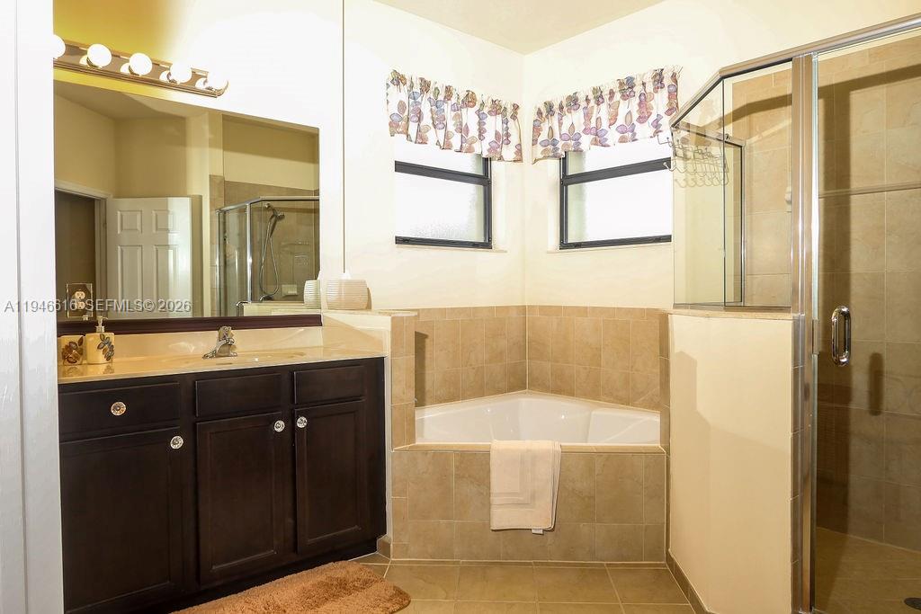 11601 Southwest 232nd Lane Homestead, FL 33032 - Photo 12 of 32 a bathroom with a bathtub and a sink
