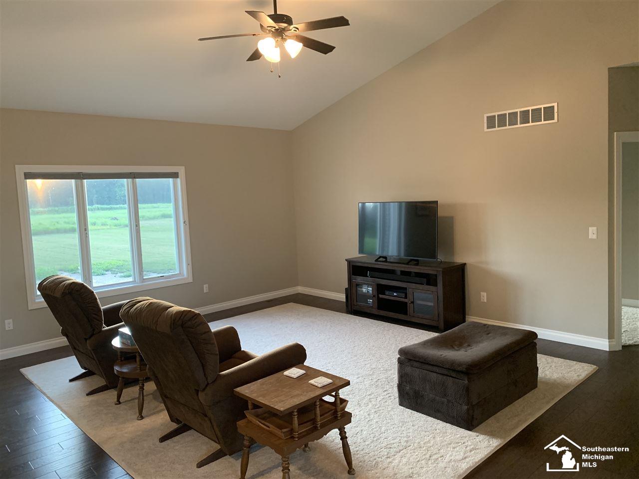 8565 Grafton Road Newport, MI 48166 - Photo 13 of 33 31391603-12.JPG