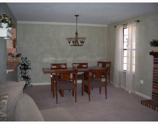 128 Old English Road Pittsburgh, PA 15237 - Photo 7 of 13 Dining Room. A dining area just right for candelight!