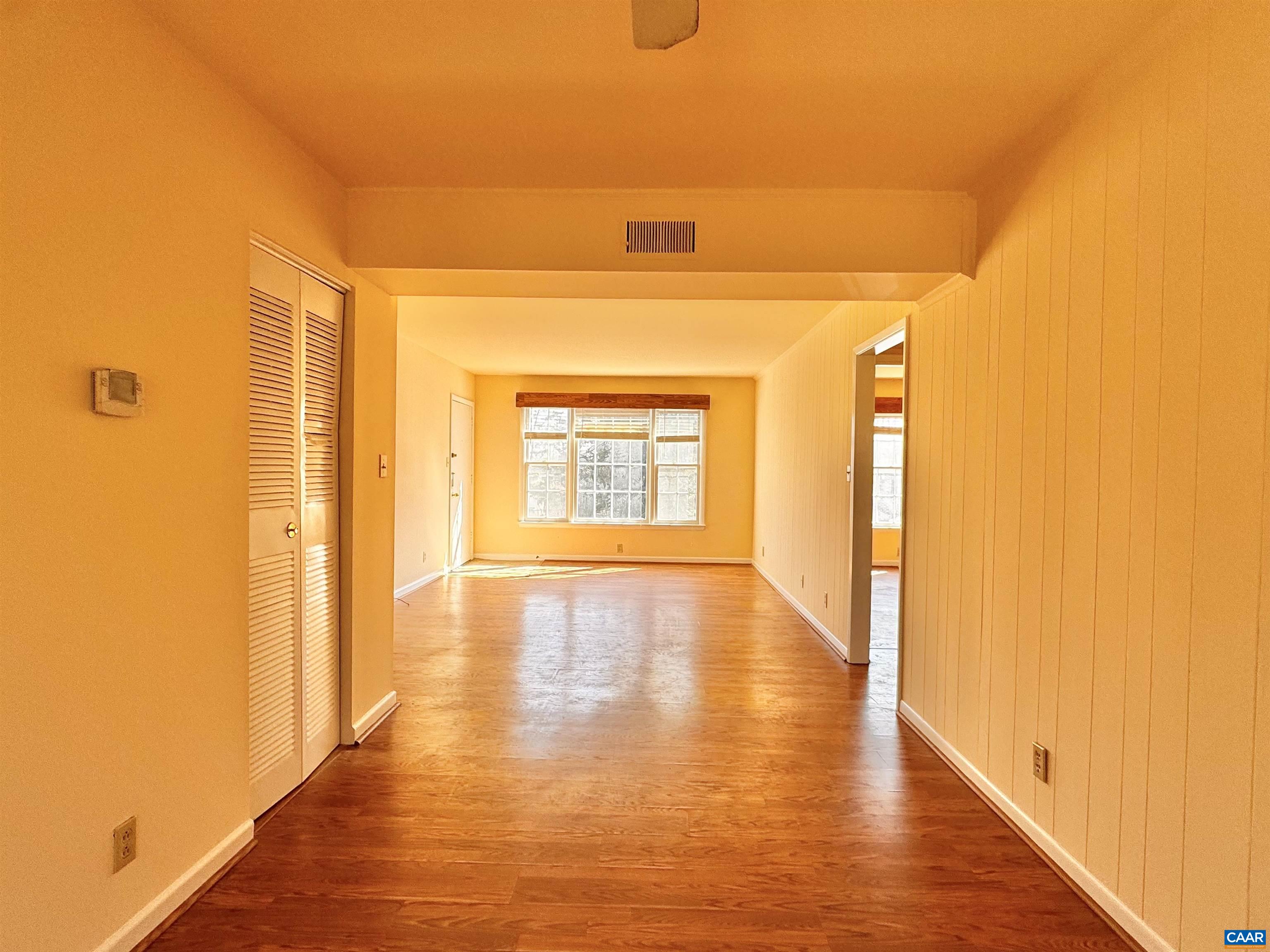 2527 Hydraulic Road, Unit 8 Charlottesville, VA 22901 - Photo 7 of 22 Gallery Image 7