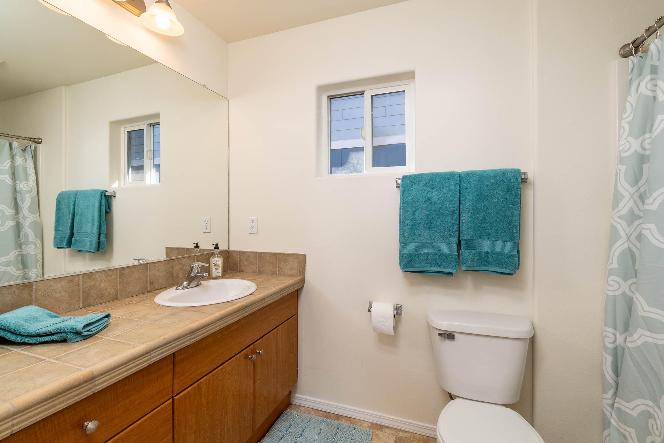 668 Northeast Mason Road Bend, OR 97701 - Photo 10 of 17 Full Bath Upstairs