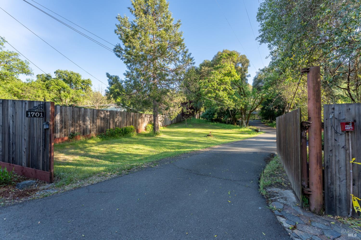 1701 Rd B Redwood Valley, CA 95470 - Photo 3 of 35