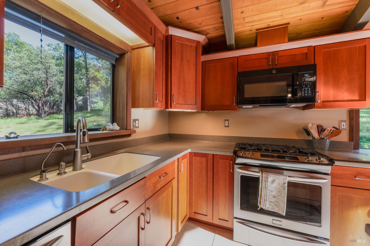 1701 Rd B Redwood Valley, CA 95470 - Photo 7 of 35