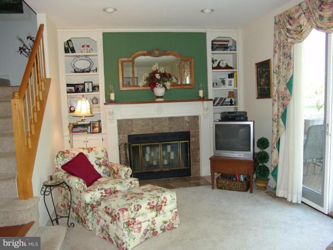 5037 Columbia Road, Unit 4 Columbia, MD 21044 - Photo 8 of 21 Living Room