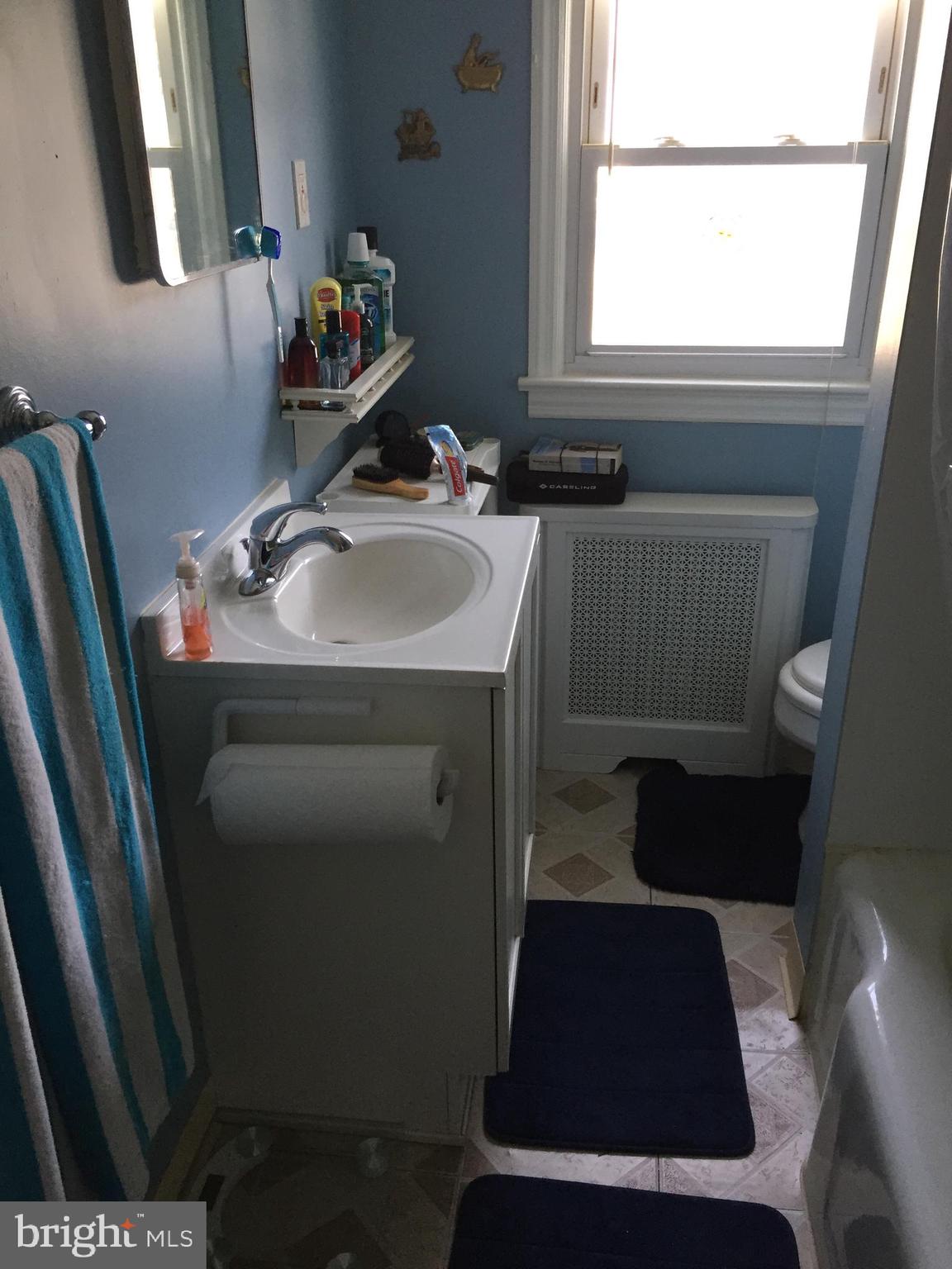 626 Edinburg Road Hamilton, NJ 08619 - Photo 20 of 23 Upstairs Bathroom