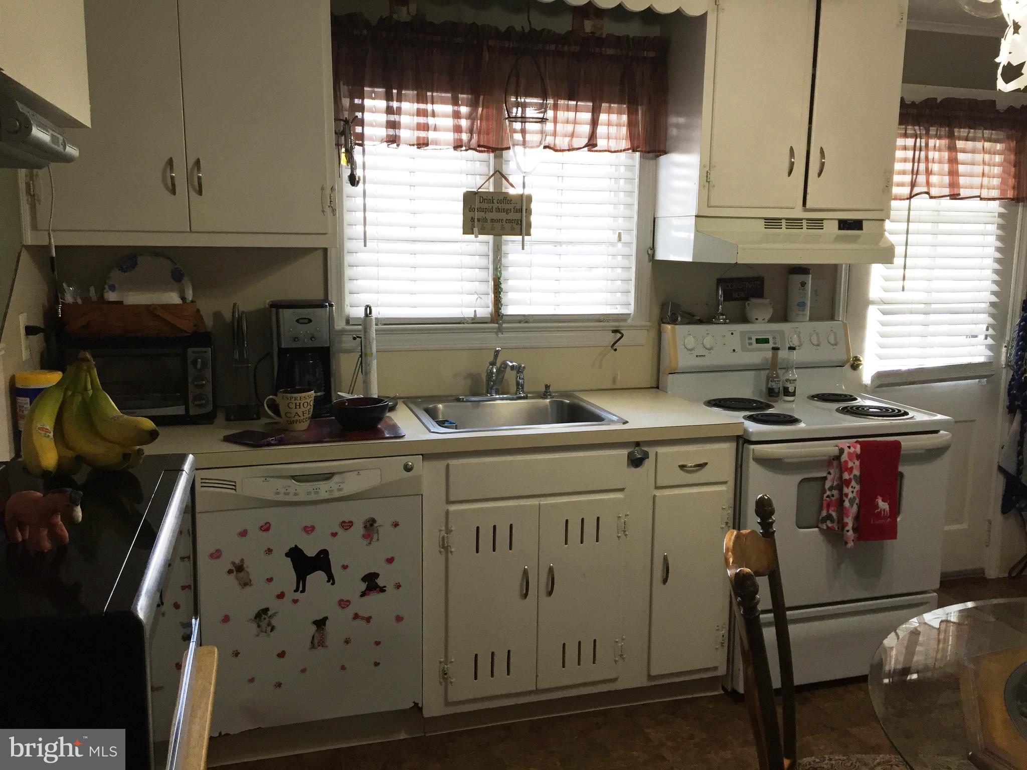626 Edinburg Road Hamilton, NJ 08619 - Photo 5 of 23 Spacious Main Level Eat In Kitchen