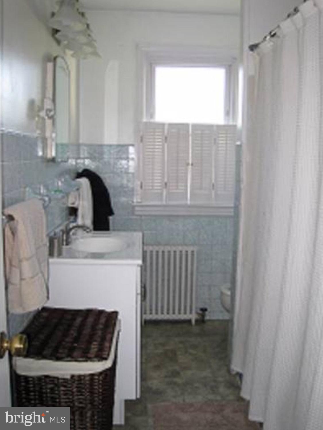 626 Edinburg Road Hamilton, NJ 08619 - Photo 10 of 23 Main Level Bathroom