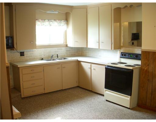 99 Rosedale Street Lewiston, ME 04240 - Photo 2 of 13 Kitchen.
