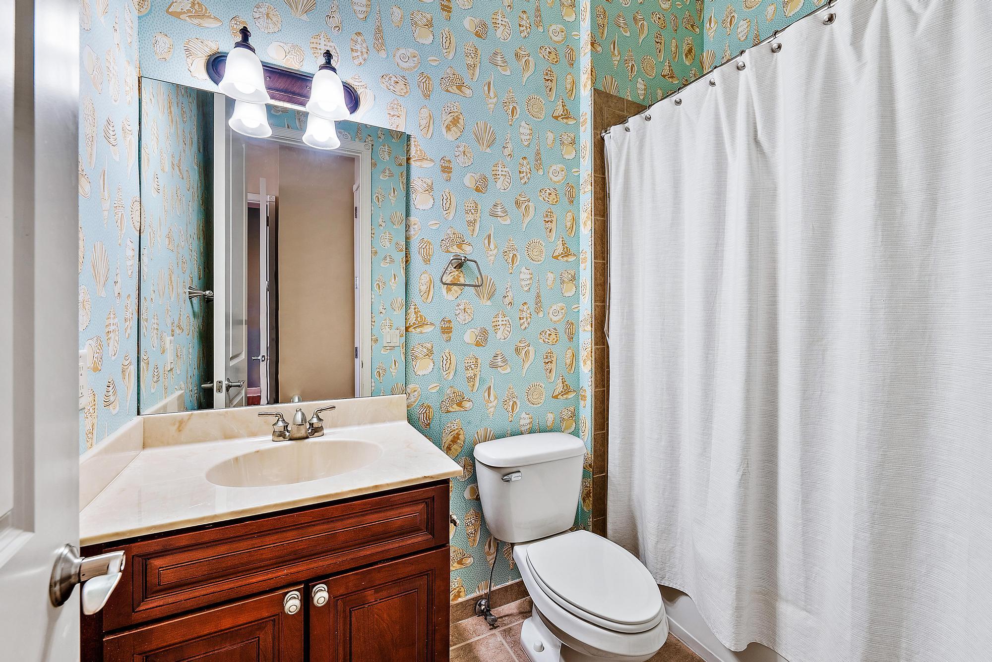 501 Del Sol Circle Tequesta, FL 33469 - Photo 26 of 32 Guest bathroom ensuite