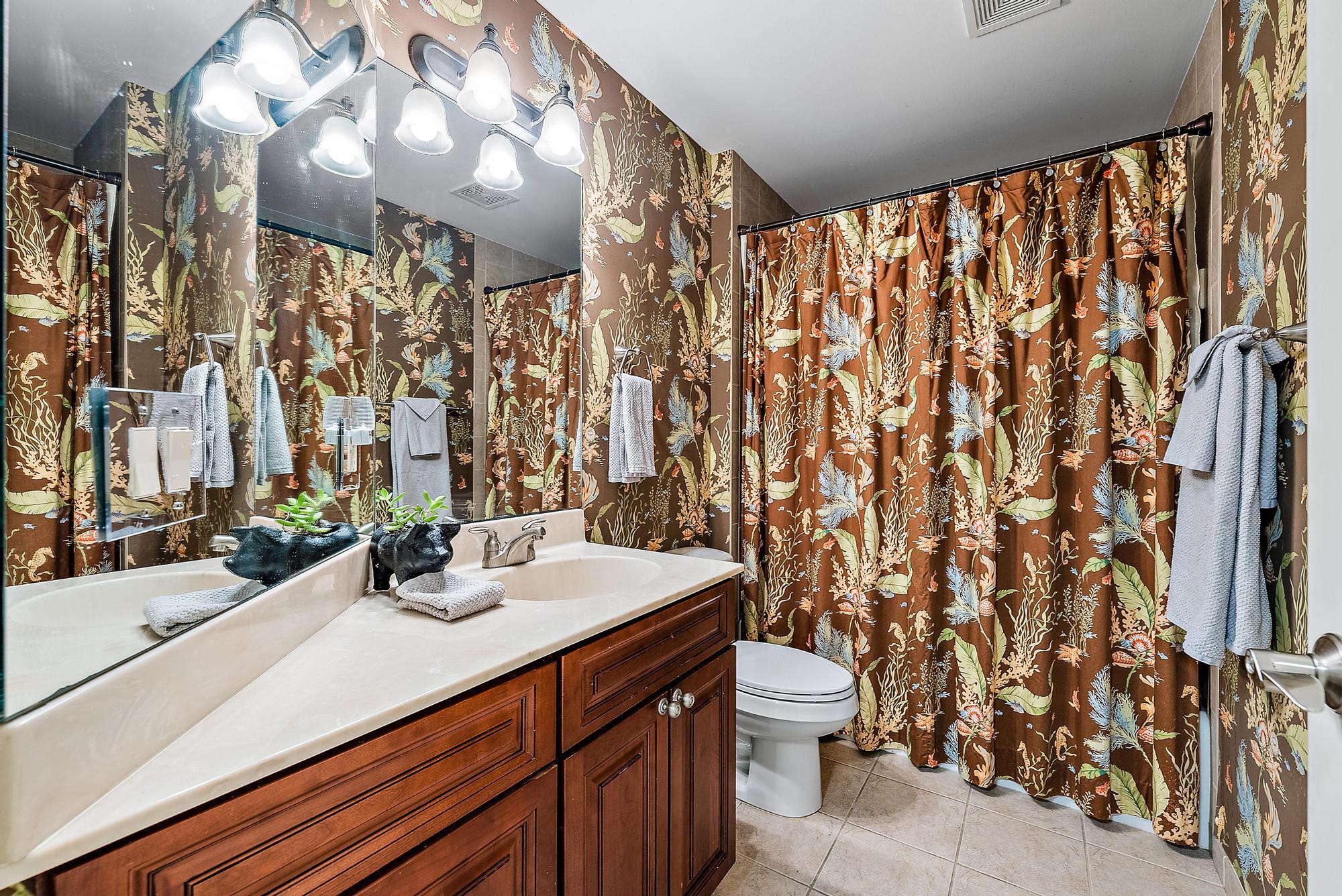 501 Del Sol Circle Tequesta, FL 33469 - Photo 30 of 32 1st Floor Guest Bathroom