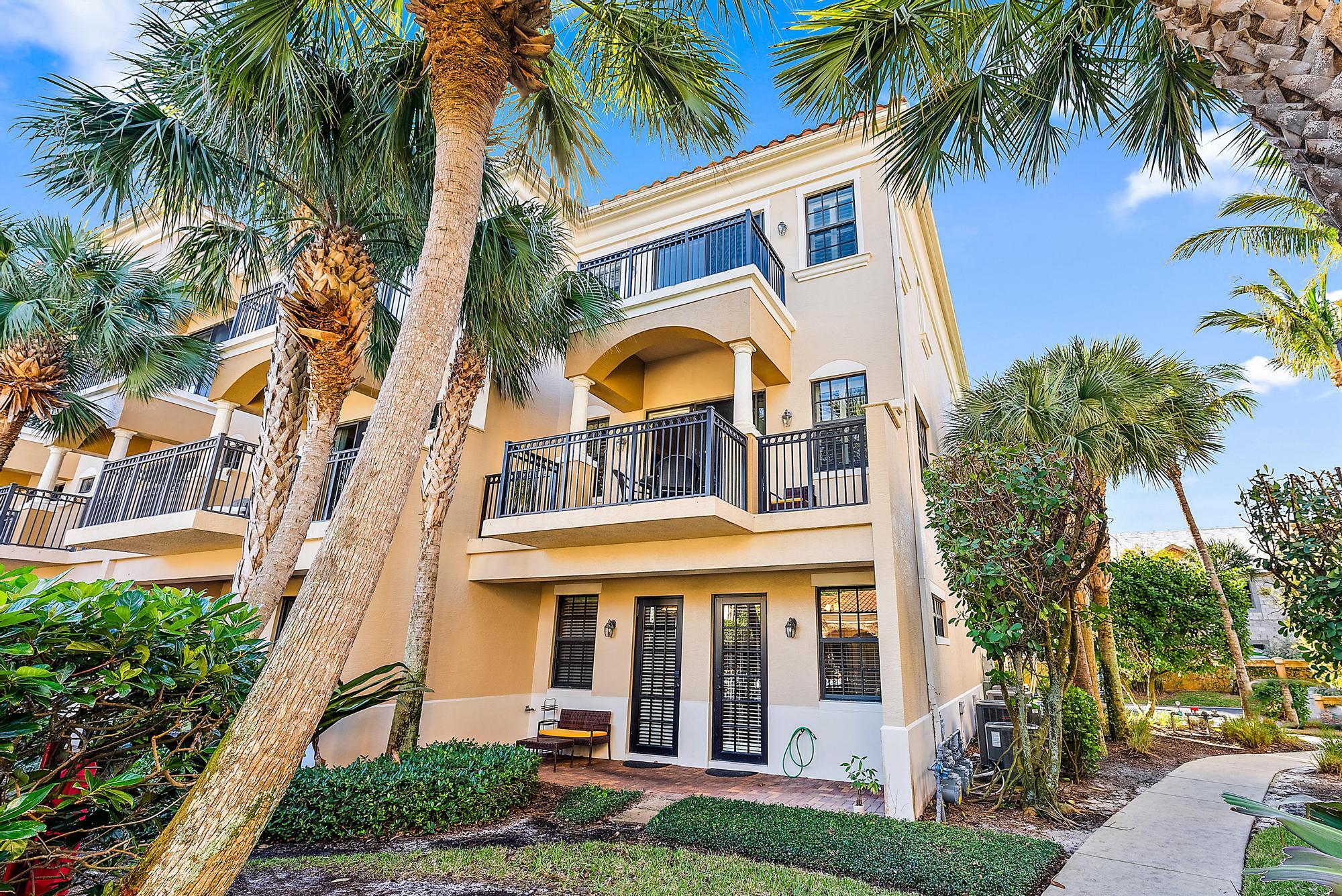 501 Del Sol Circle Tequesta, FL 33469 - Photo 31 of 32 Exterior Rear